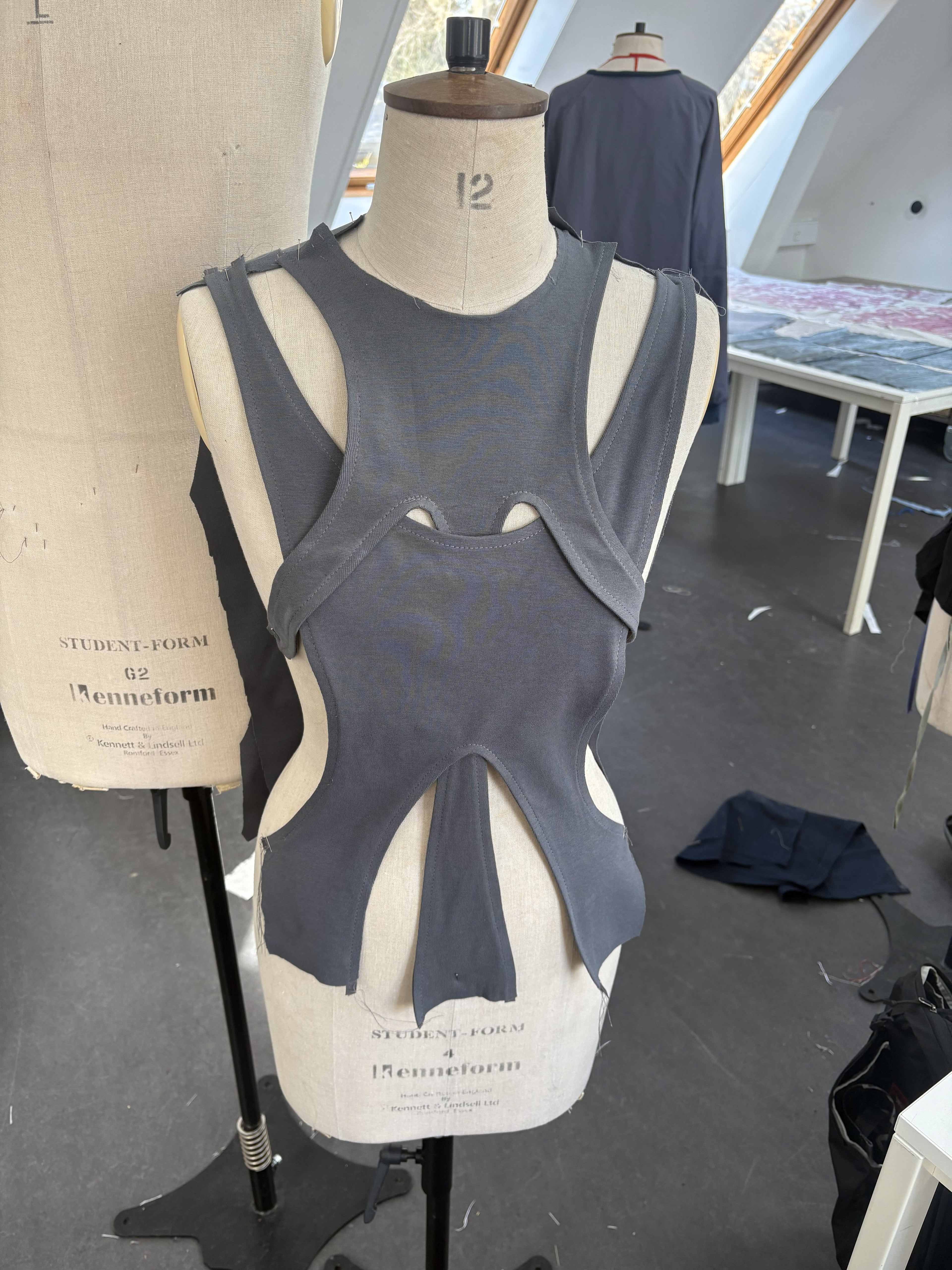 ONE OF ONE - SØVNING PARASITE LONGSLEEVE